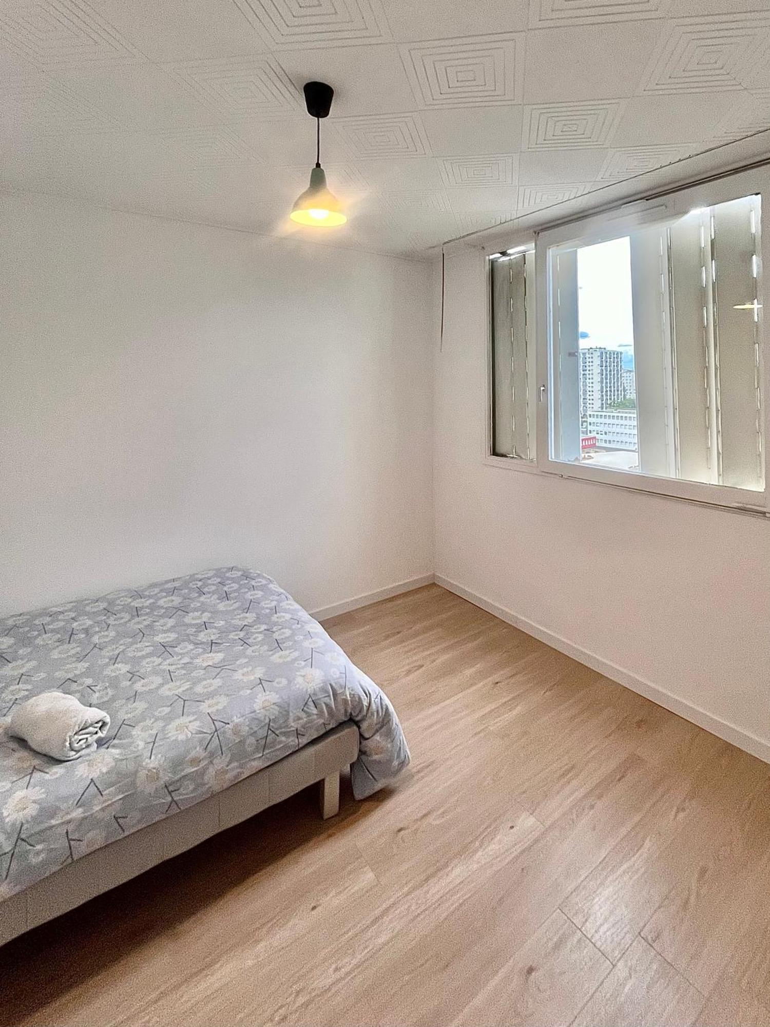 Apparemment Spacieux T5 Lyon Bagian luar foto
